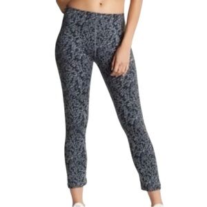 NIKE essential tight Fit- Cropped Printed Tights size S